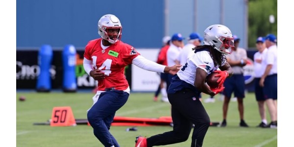 Pourquoi les New England Patriots ont-ils retiré le maillot n°12 cet été ? Pourquoi les New England Patriots ont-ils retiré le maillot n°12 cet été ?
